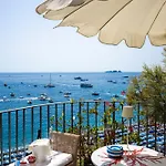 Alojamento de Acomodação e Pequeno-almoço Elegant With Sea View Balcony In