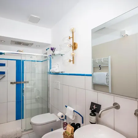 Elegant With Sea View Balcony In 4*