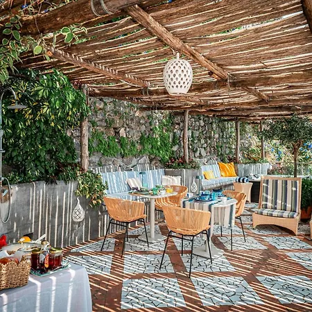 Elegant With Sea View Balcony In Bed and breakfast Positano