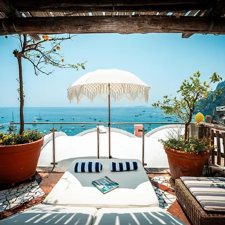 Bed and breakfast Elegant With Sea View Balcony In 4*
